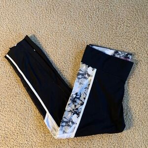 PINK Victoria's Secret Black Leggings with White and Gray Pattern